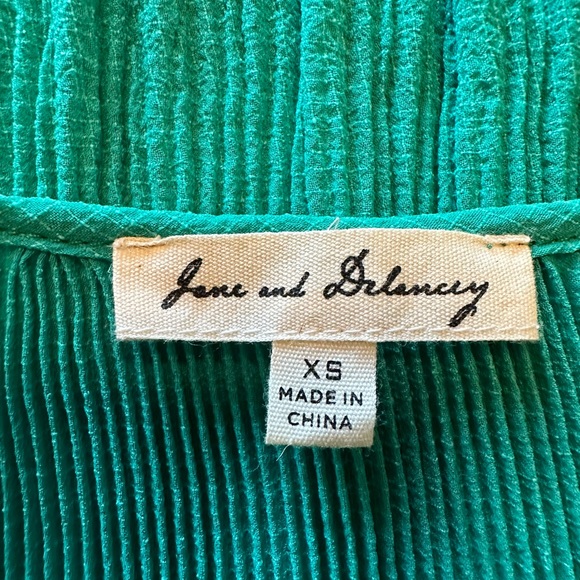 Jane and Delancey accordion pleat top - Picture 6 of 8